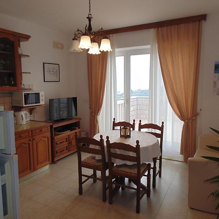 Villa Apartments Mate Cebalo Лумбарда Экстерьер фото