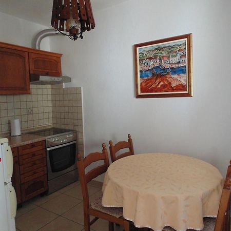 Villa Apartments Mate Cebalo Лумбарда Экстерьер фото
