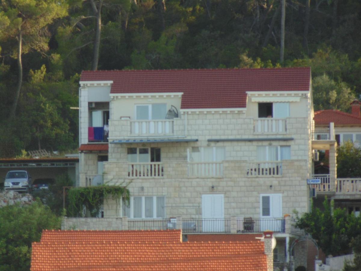 Villa Apartments Mate Cebalo Лумбарда Экстерьер фото