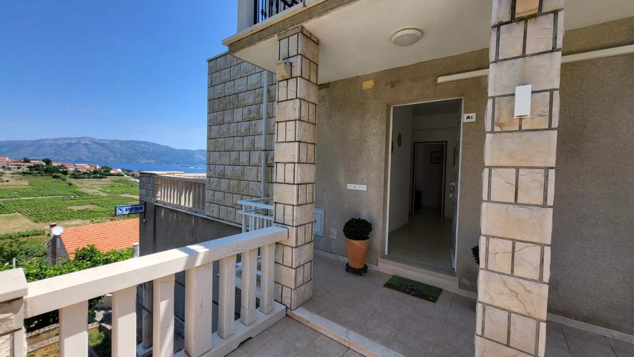 Villa Apartments Mate Cebalo Лумбарда Экстерьер фото