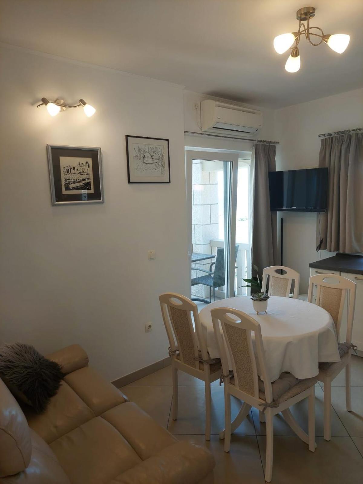 Villa Apartments Mate Cebalo Лумбарда Экстерьер фото