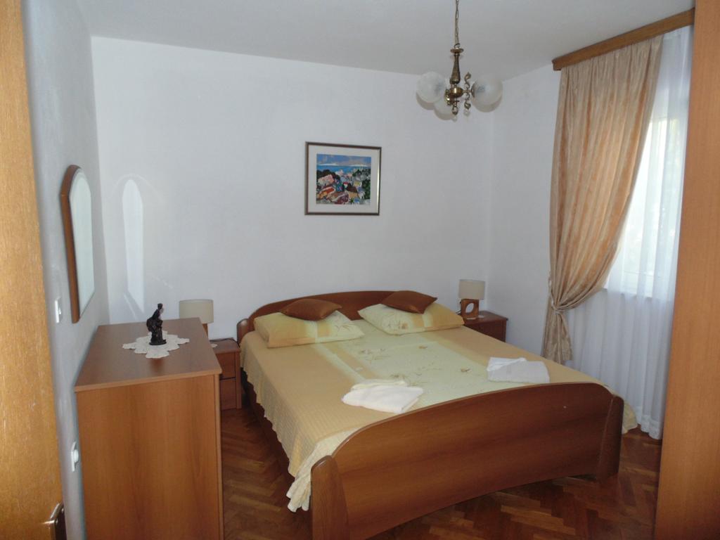 Villa Apartments Mate Cebalo Лумбарда Экстерьер фото