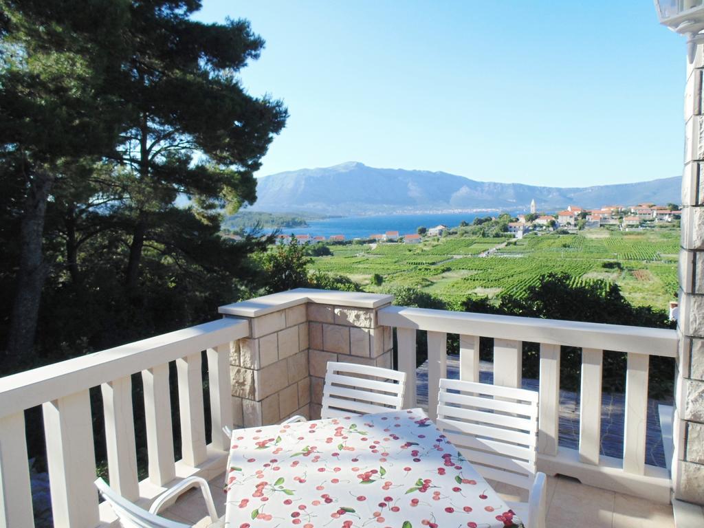 Villa Apartments Mate Cebalo Лумбарда Экстерьер фото